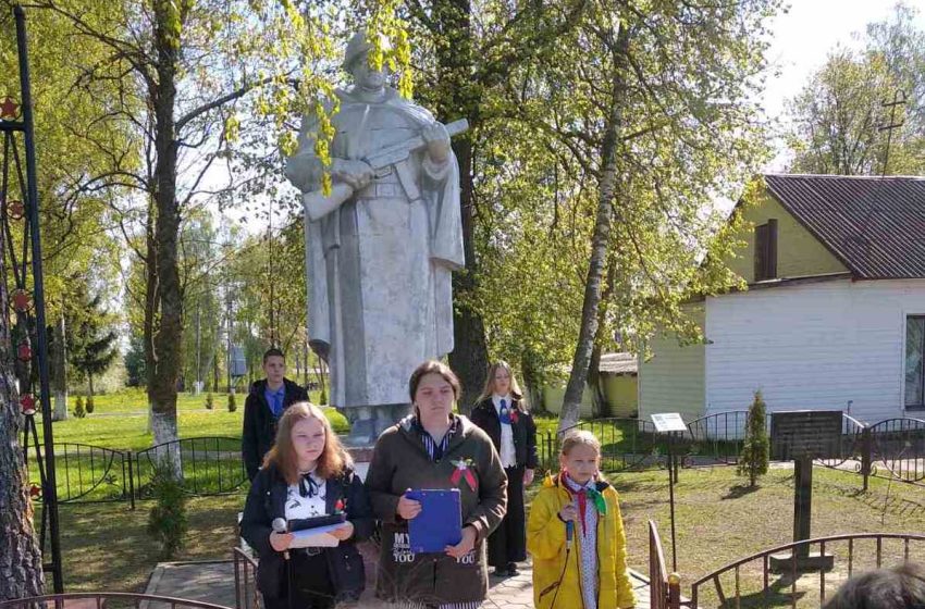  В аг. Иванск у братской могилы прошел митинг ко Дню Победы