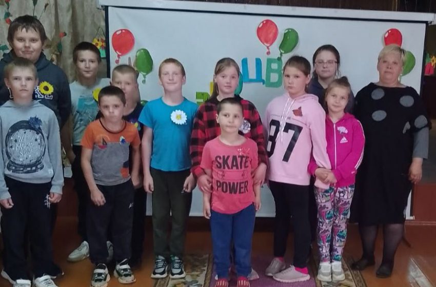 12 июня работниками филиала «Краснолукский СДК» провели игровую программу «Разноцветная Карусель»