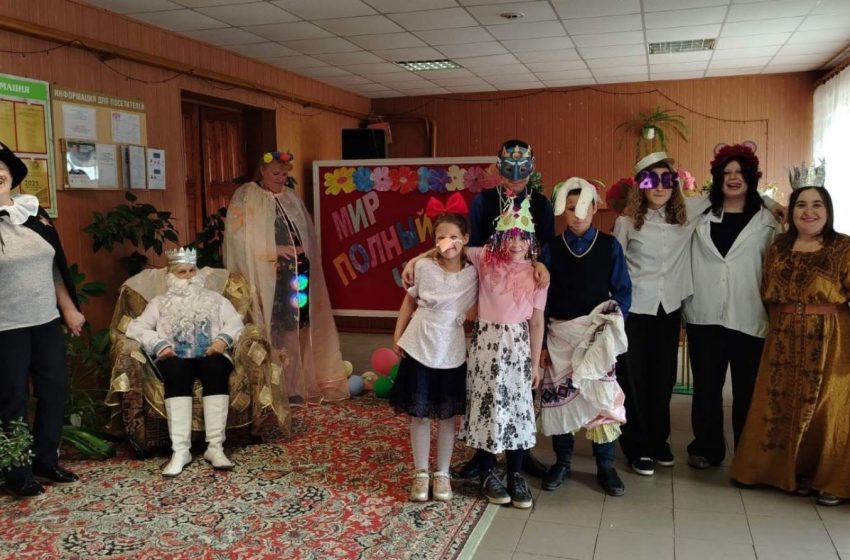  1 июня в филиале «Лукомльский СДК » к Международному дню защиты детей прошла театрализованная программа «Мир полный чудес»