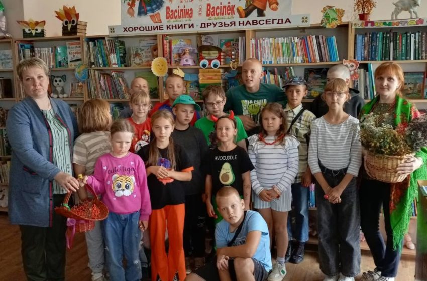  22 августа работники филиала «Кащинский КСЦ» совместно с библиотекой провели экологический час «Лечебных трав — таинственная сила»