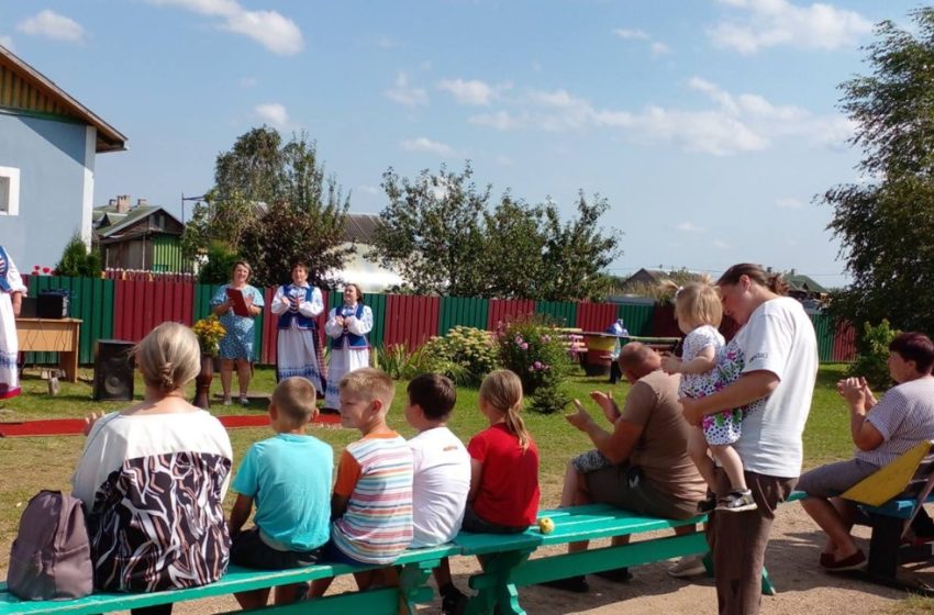  16 августа работники филиала «Ольшанский СДК» провели праздник улиц Солнечная и Молодёжная «На свете много улиц славных, но не меняю адрес я»