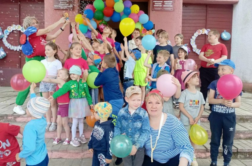  1 июня работники филиала «Кащинский КСЦ» совместно с библиотекой провели развлекательно — игровую программу «Маленькие дети на большой планете»