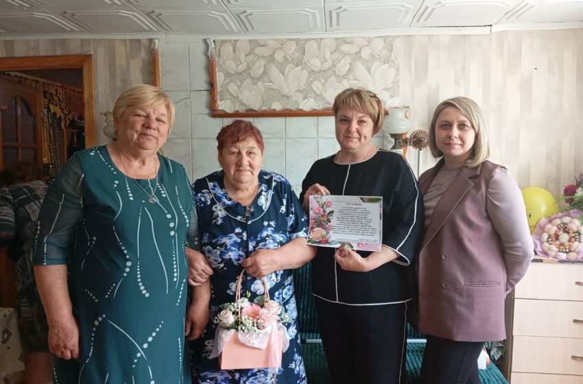  1 июня в аг. Ольшанка отметили 80-летний юбилей ветерана культуры Анны Сидоровны Лакисовой